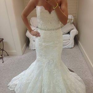 Beautiful Enzoani Wedding Dress